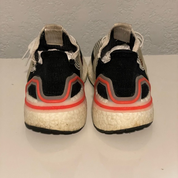 Adidas Men’s Ultraboost Cloud Reactive Red Size 8 - Picture 4 of 6